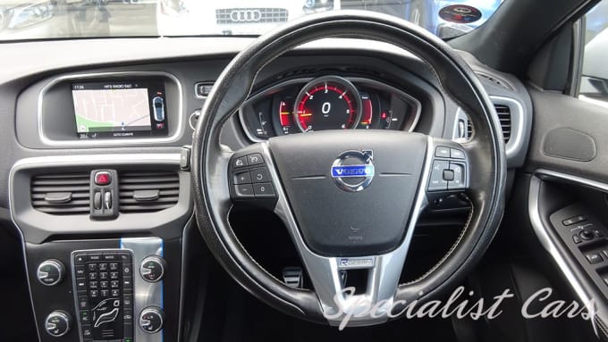 2025 Volvo V40