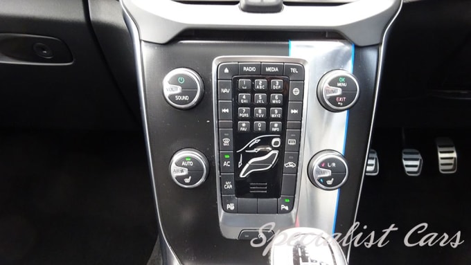 2025 Volvo V40