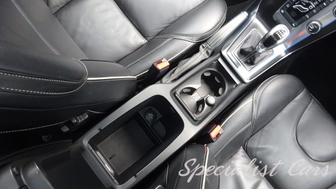 2025 Volvo V40
