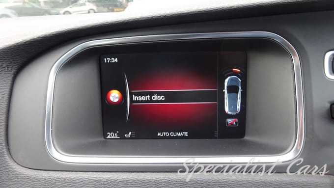 2025 Volvo V40