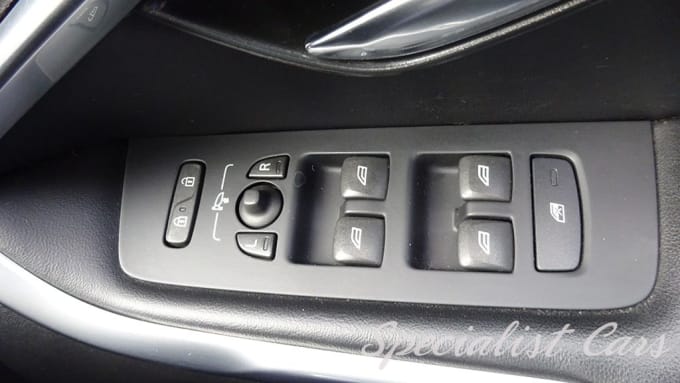 2025 Volvo V40
