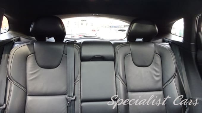 2025 Volvo V40