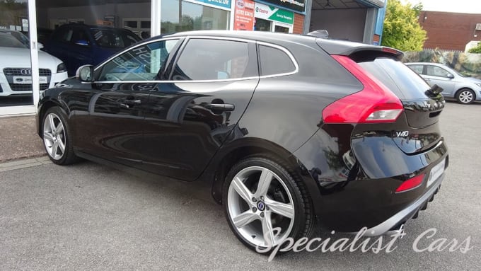 2025 Volvo V40