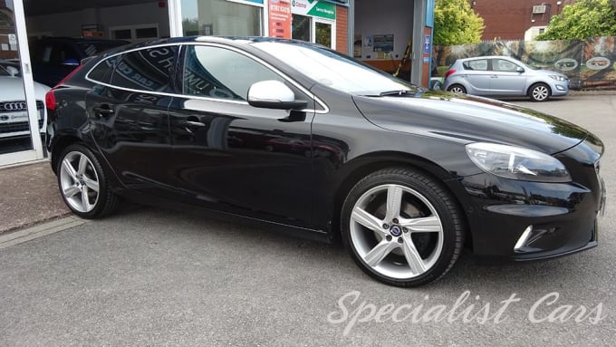 2025 Volvo V40
