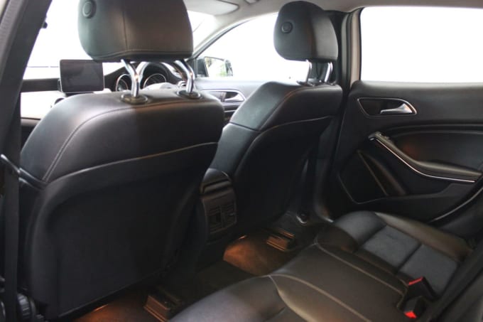 2025 Mercedes-benz 180