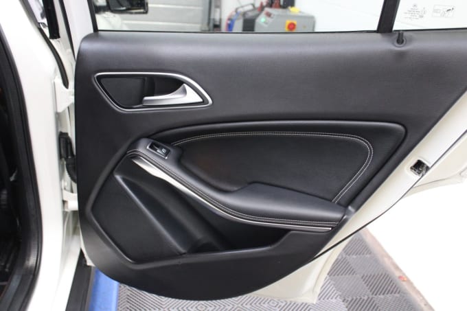 2025 Mercedes-benz 180