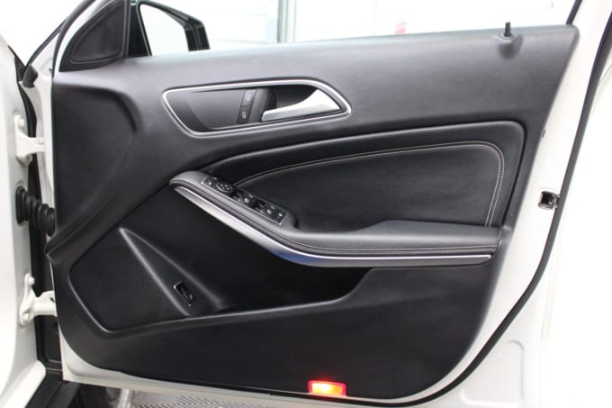2025 Mercedes-benz 180