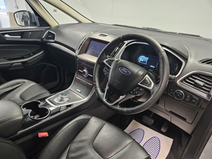 2025 Ford S-max