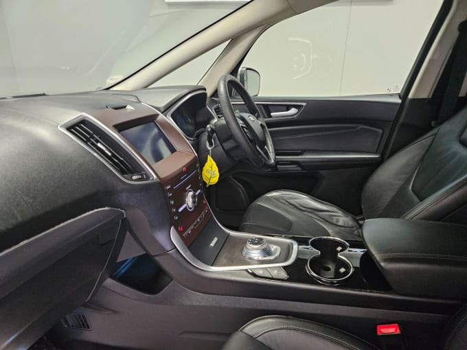 2025 Ford S-max