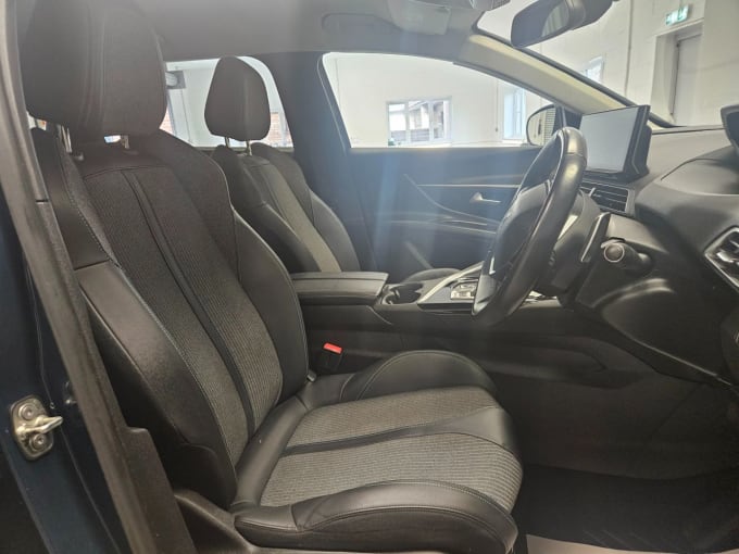 2025 Peugeot 5008