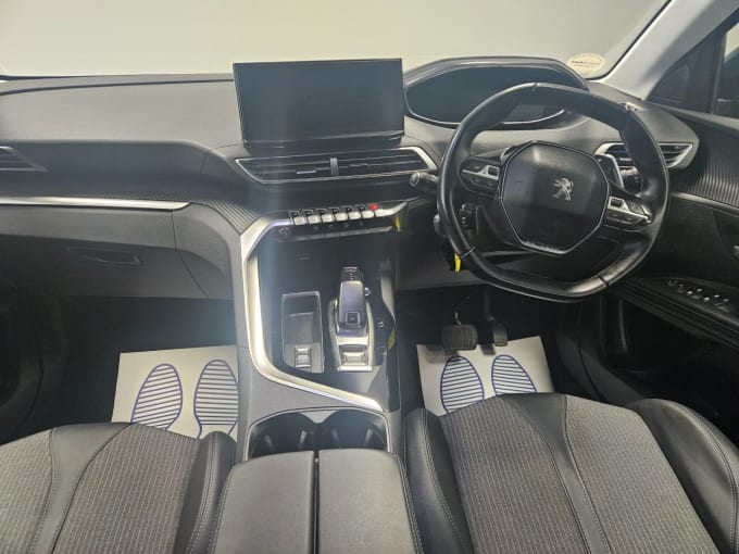 2025 Peugeot 5008