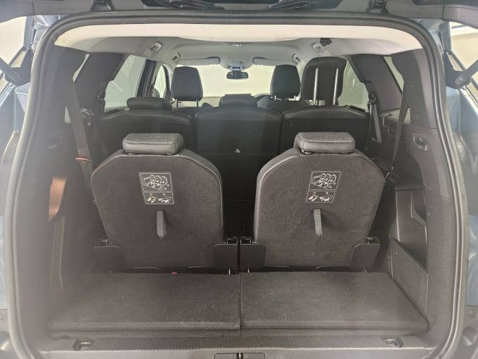 2025 Peugeot 5008