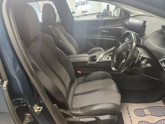 2025 Peugeot 5008