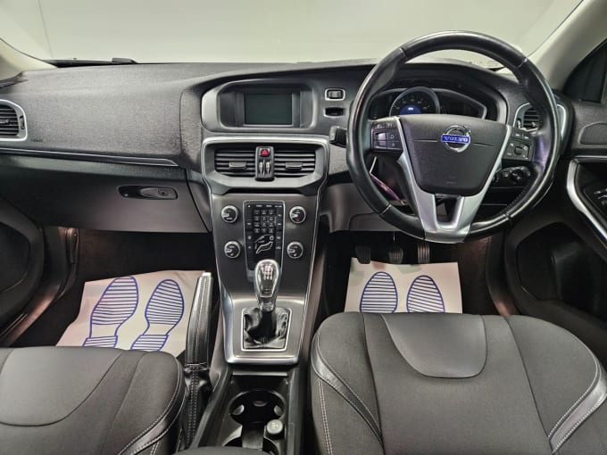2025 Volvo V40