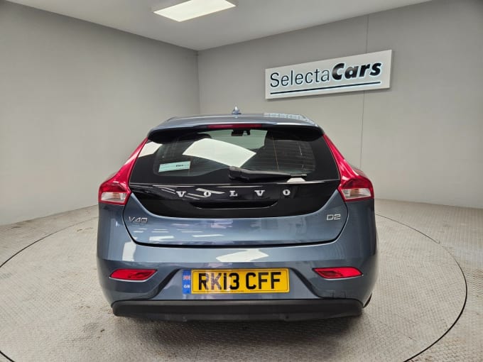 2025 Volvo V40