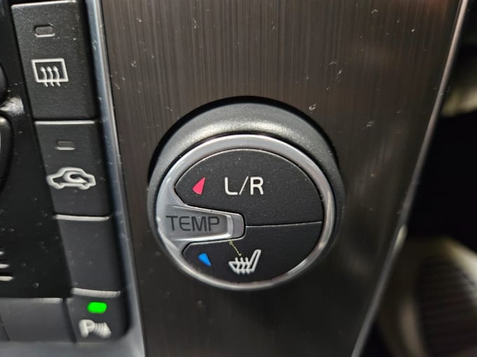2025 Volvo V40