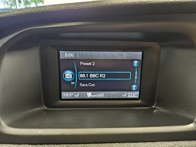 2025 Volvo V40