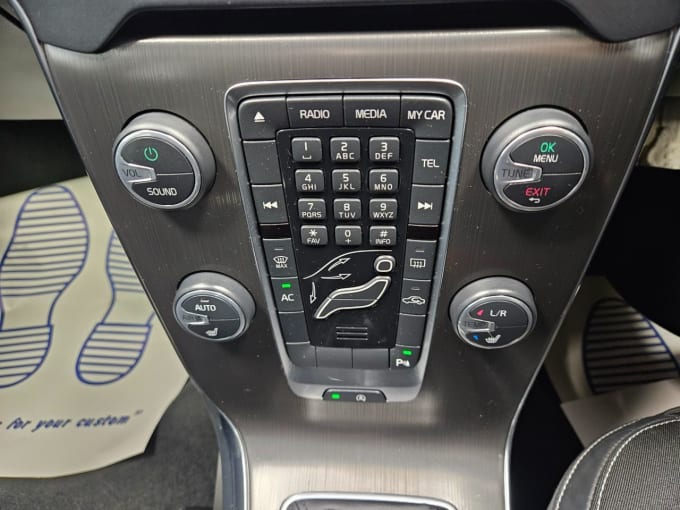 2025 Volvo V40