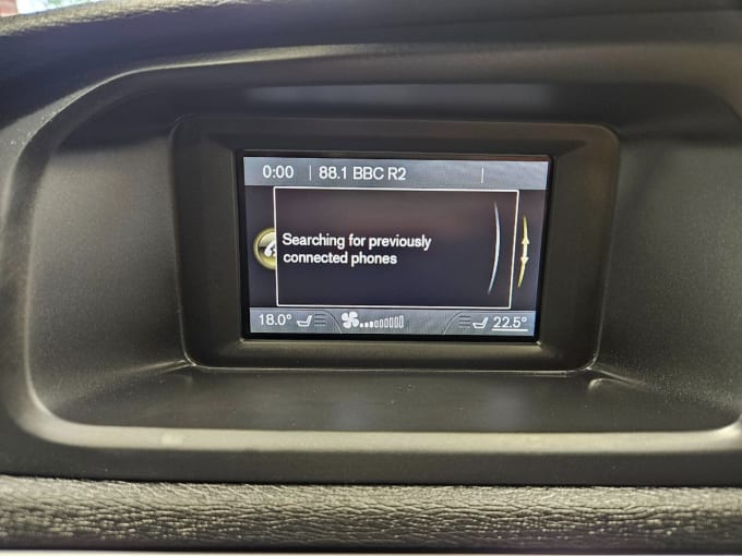 2025 Volvo V40