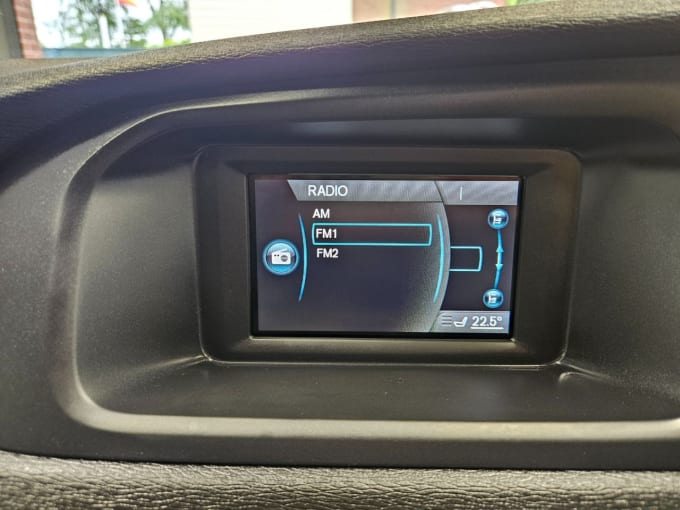 2025 Volvo V40