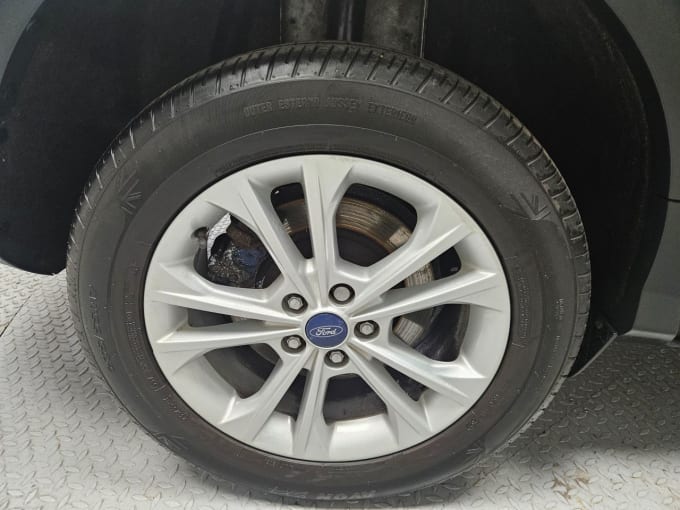 2025 Ford Kuga