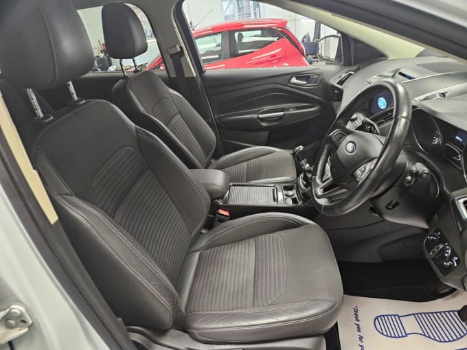 2025 Ford Kuga