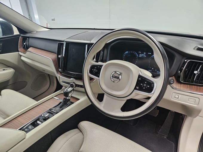 2025 Volvo Xc60