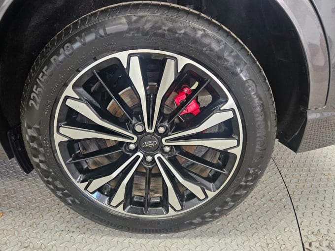 2025 Ford Kuga