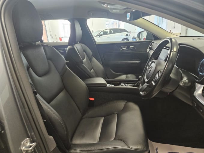 2025 Volvo V60