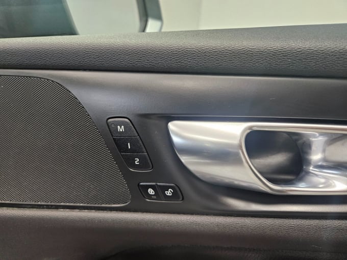 2025 Volvo V60