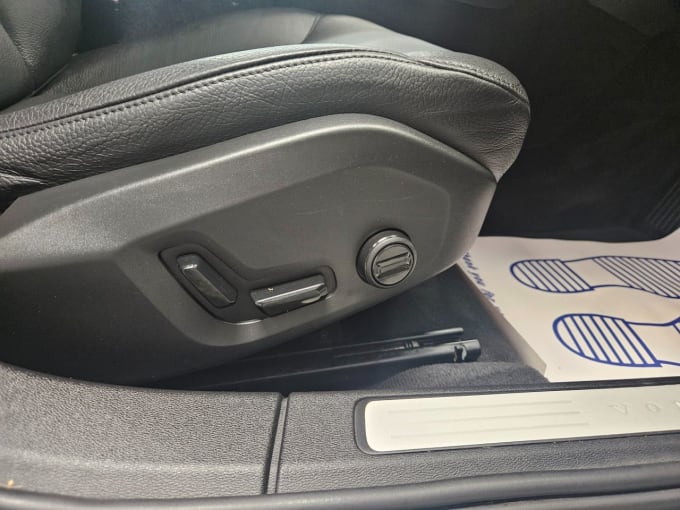 2025 Volvo V60