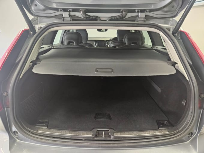 2025 Volvo V60