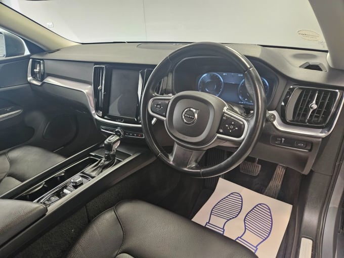 2025 Volvo V60