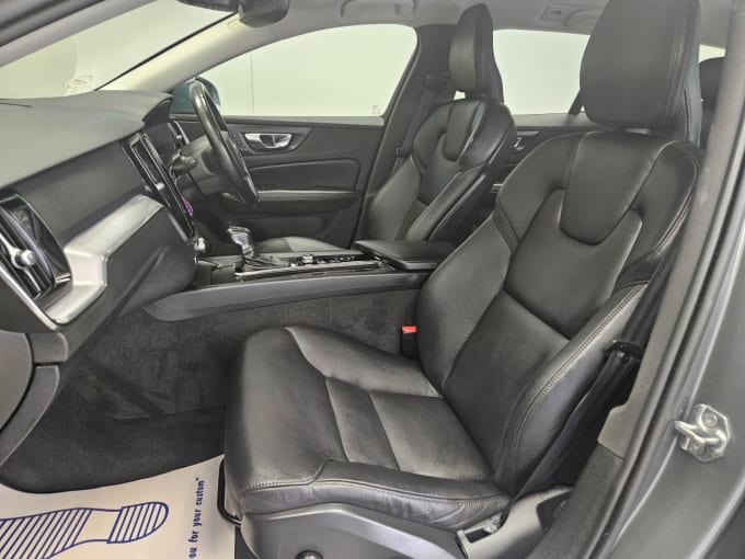 2025 Volvo V60