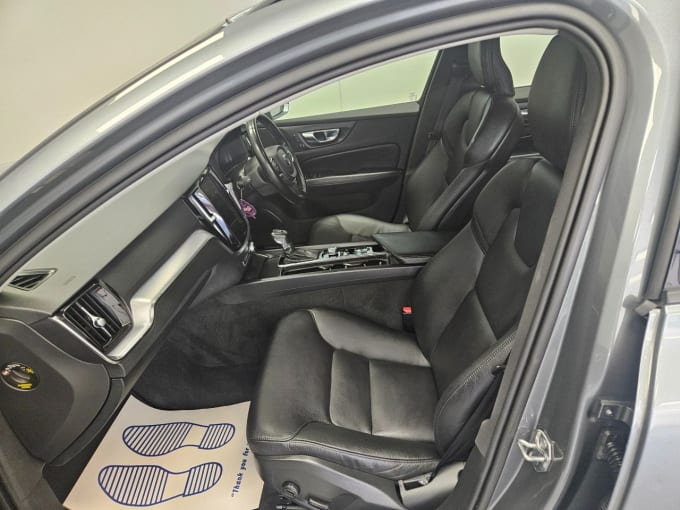 2025 Volvo V60