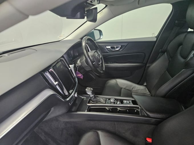 2025 Volvo V60