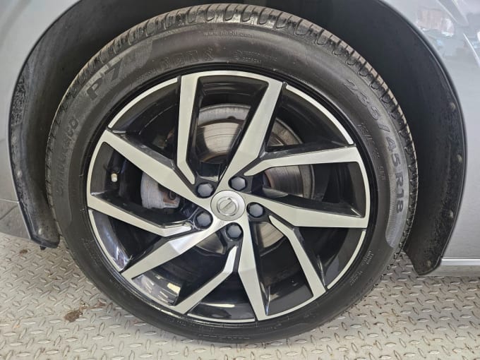 2025 Volvo V60