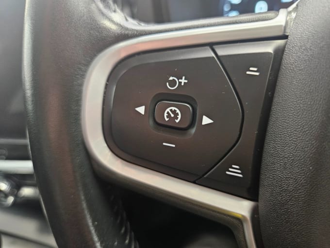 2025 Volvo V60