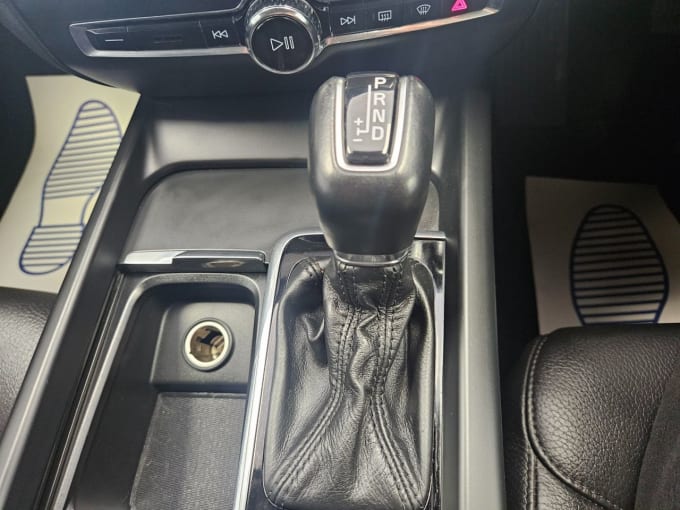 2025 Volvo V60