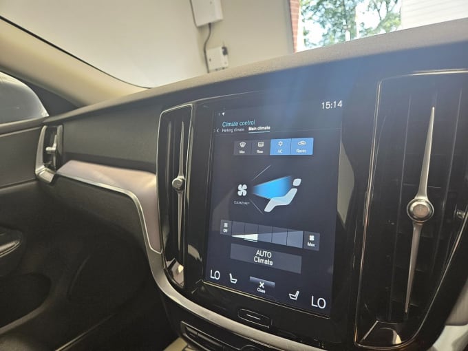 2025 Volvo V60