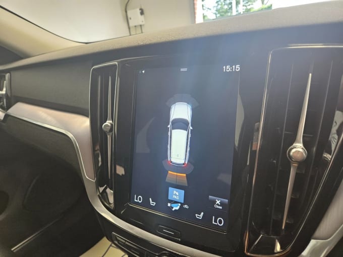 2025 Volvo V60