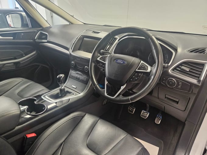 2025 Ford S-max