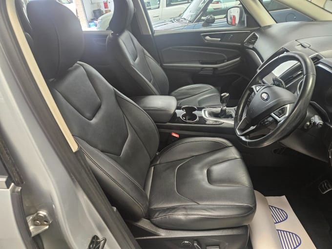 2025 Ford S-max