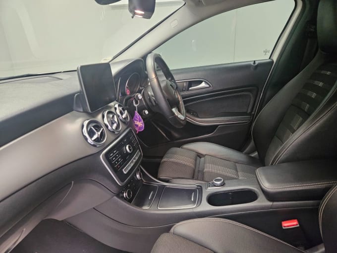 2025 Mercedes-benz 180