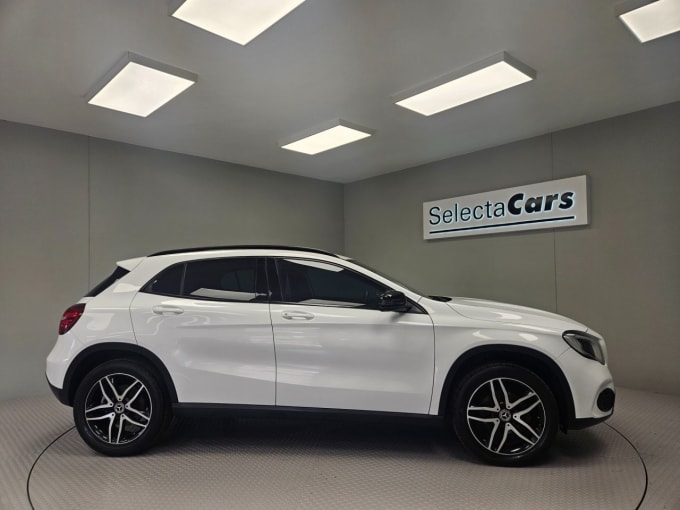 2025 Mercedes-benz 180