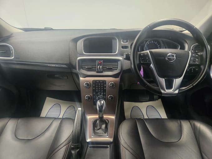 2025 Volvo V40 Cross Country