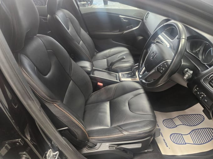 2025 Volvo V40 Cross Country
