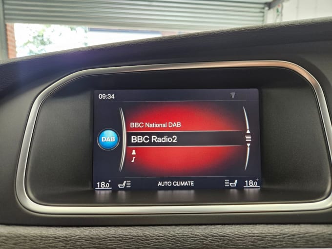 2025 Volvo V40 Cross Country
