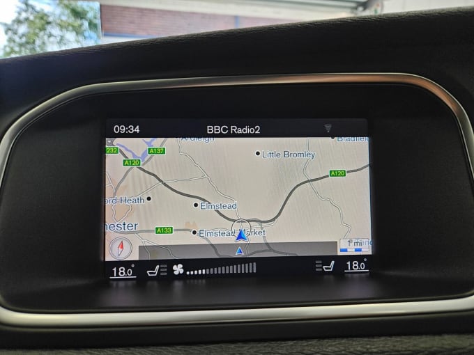2025 Volvo V40 Cross Country