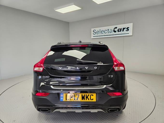 2025 Volvo V40 Cross Country